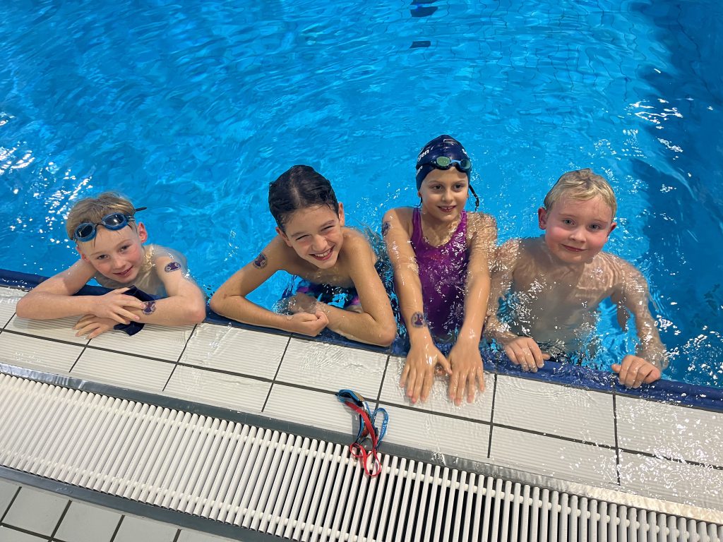 Die Jugend B des SC Villingen mit Varvara Popova, Emily Leute und Sara Zsiga (hinten von links), Nika Hööck, Tyra Engler und Luna Camino Hübner (vorne von links). wurde bei der DMSJ badischer Vizemeister. Foto: Spomenka Soler Gil